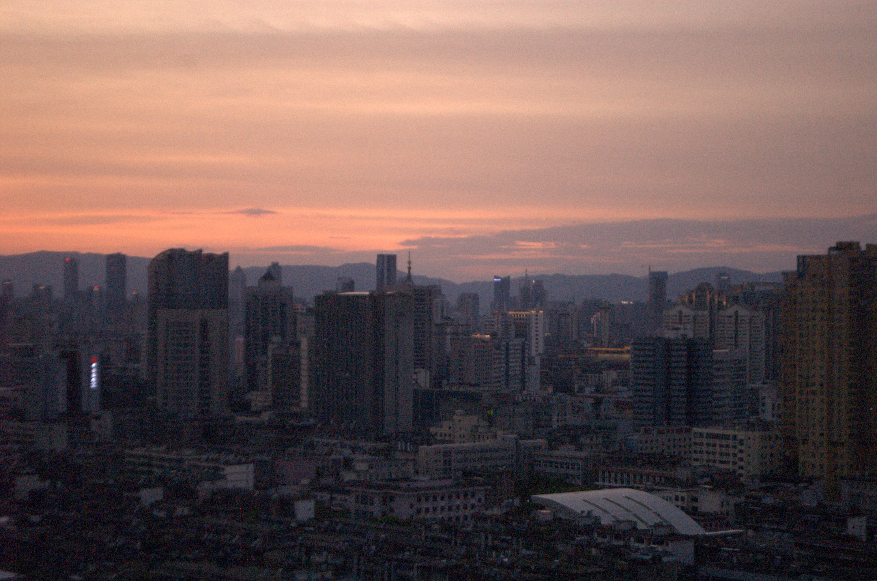 像东方明珠的南昌市广播电视台的信号塔